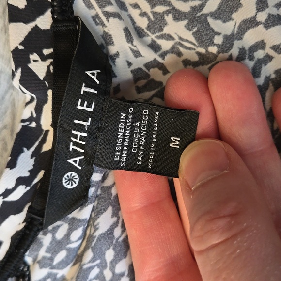 Athleta Black/White Long Sleeve Shirt, Women's Size Medium, Great Condition - Picture 7 of 9